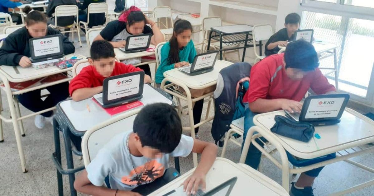 EXO dona netbooks a Escuela 4160 del Paraje Rancho El Ñato en Salta